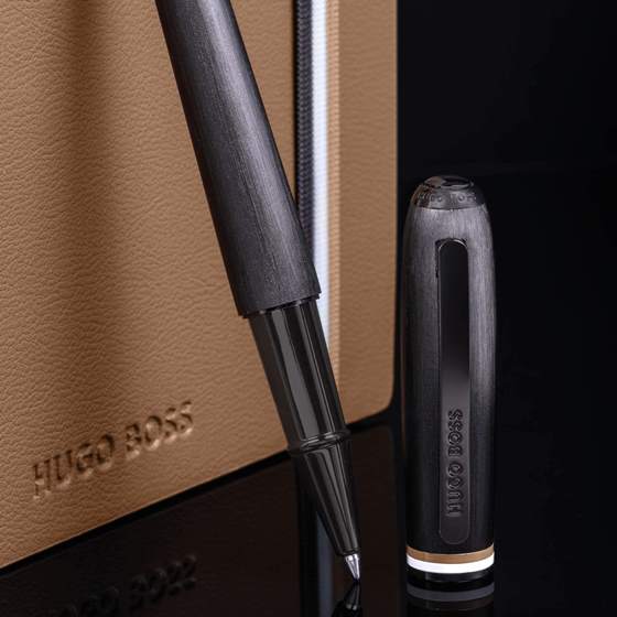Hugo Boss | Catalogue | Fashion | Accessories | Fashion accessories | ICONIC | Contour | Loop | Yoga Mat | Resistance Bands | Playing cards | Electric Wine Opener | Business gifts | Corporate gifts | HK | China | 香港 | 澳門 | 中國 | 禮品目錄書 | 禮品目錄 | 目錄