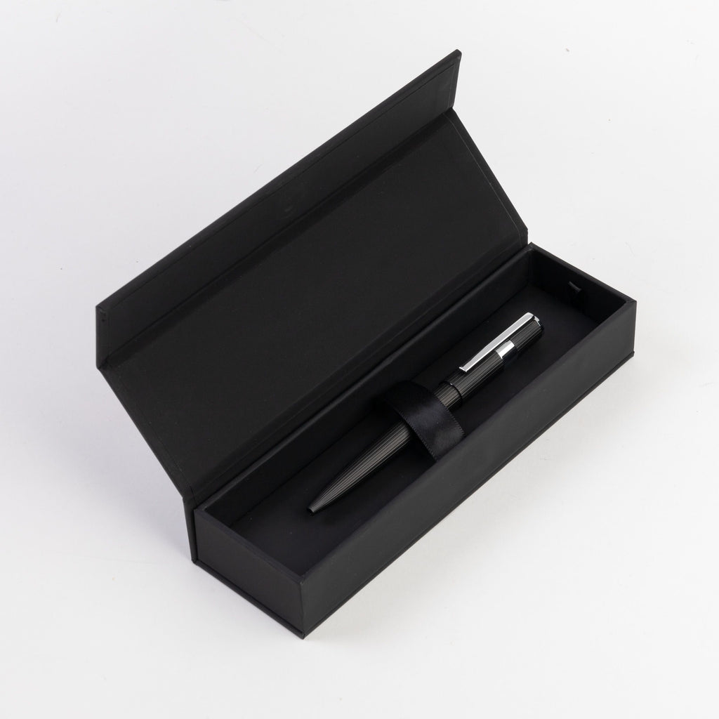    Black pinstripe pattern pen Hugo Boss chrome Ballpoint pen Gear 