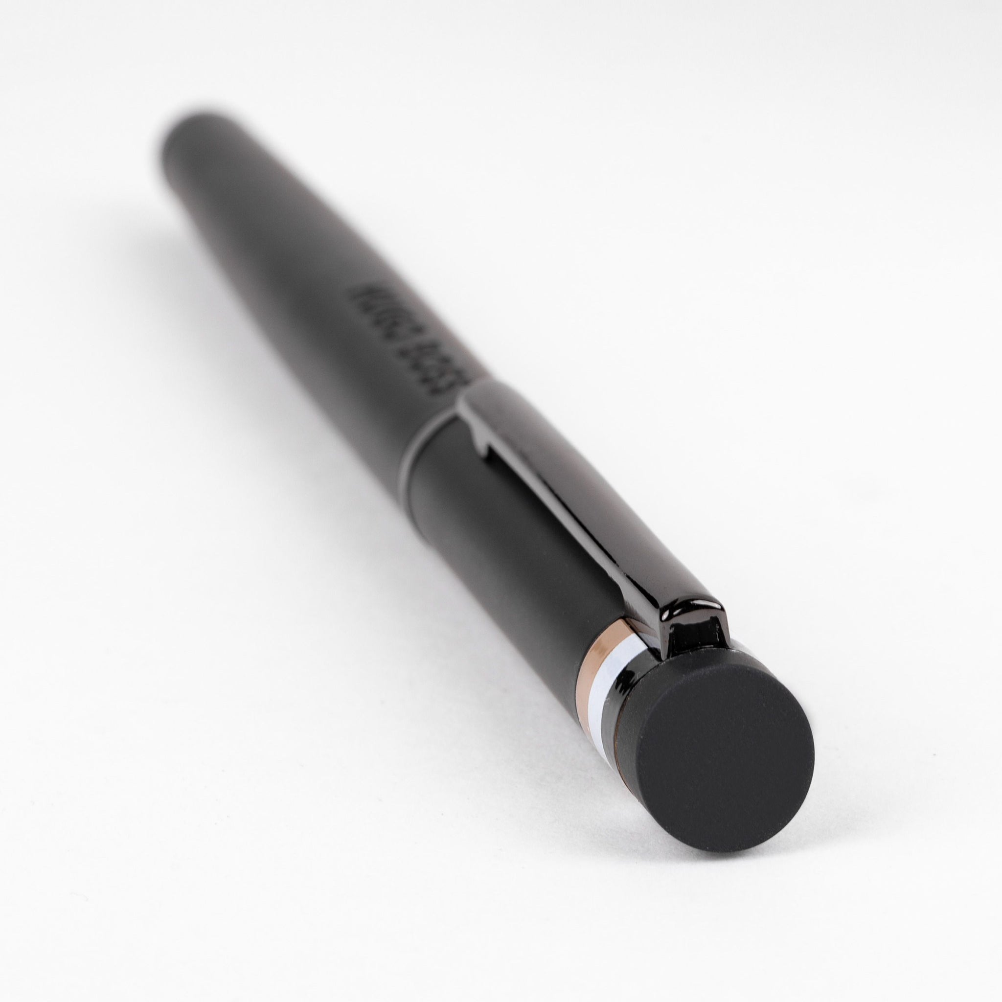 HUGO BOSS Black Fountain pen Loop Iconic with soft touch surface