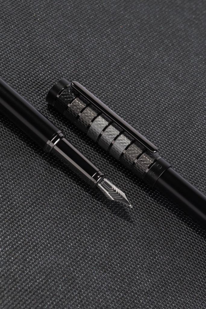 Hugo Boss Fountain pen Grade in matte black barrel | Personalized gift